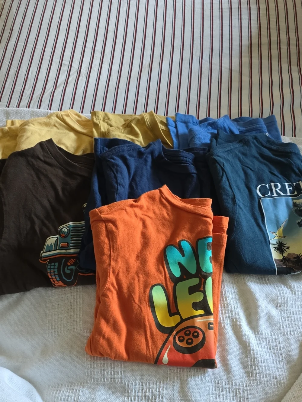 Kids Short-Sleeve Graphic Tee Lot (7)
